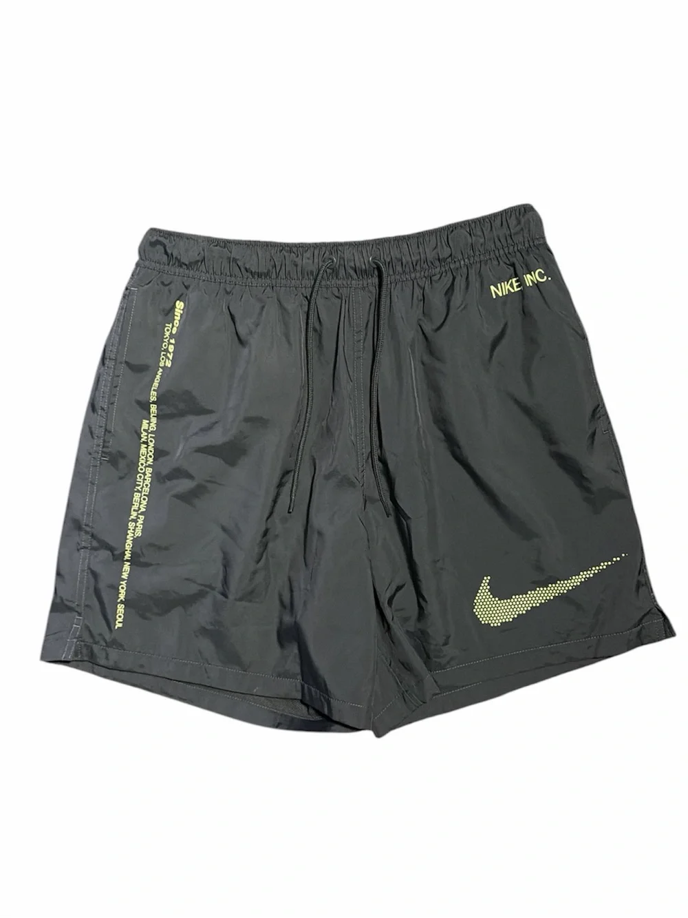 Nike Sportswear Nike Inc. Swim Shorts Men’s Medium Black Mesh Lined NWT